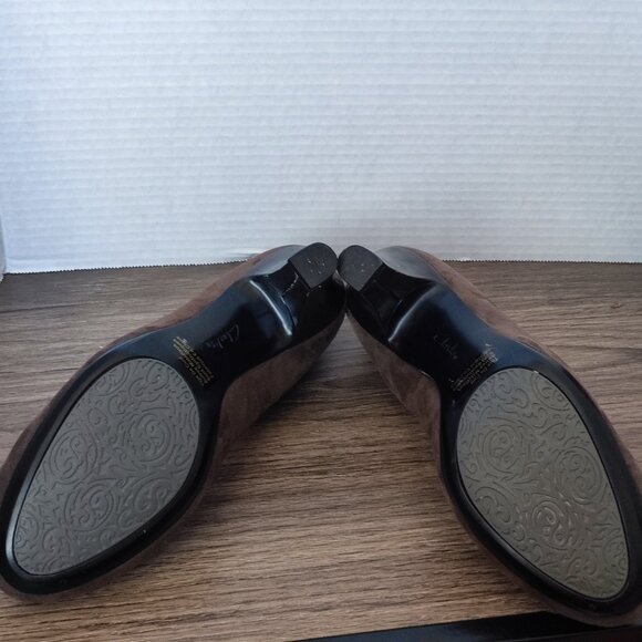 Clarks Artisan Bristol bow brown suede heel women's size 8.5 M - Picture 10 of 13